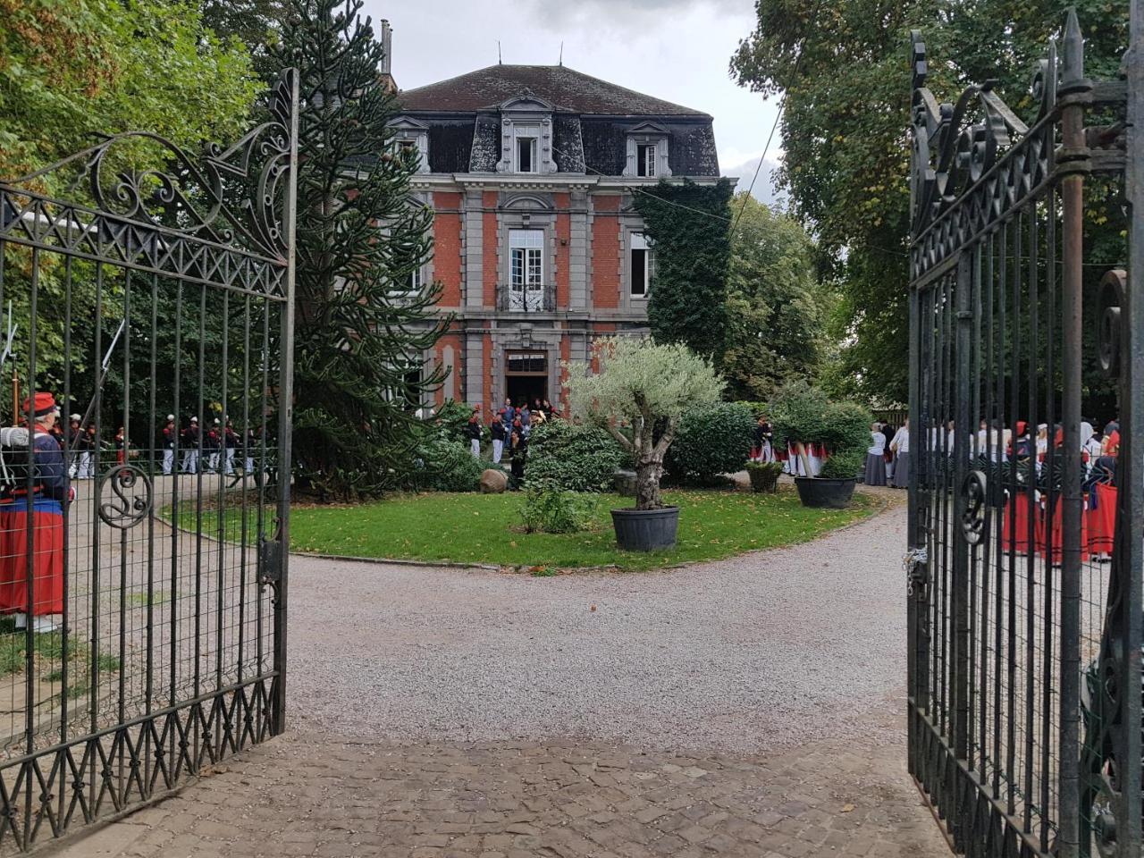 Chateau Lambert Moulinsart Hotel, Shuttle Airport, Long Term Parking, Snooker, Large Terrasse, Dinner, Breakfast Шарлеруа Экстерьер фото